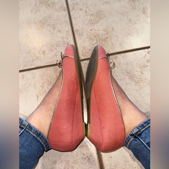 Women’s cute salmon pink flats with metallic trim and bow Dress Barn well loved - Picture 7 of 13